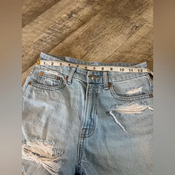 American Eagle size 0 stretch Curvy 90s Boyfriend Jean shorts, distressed - Picture 11 of 12